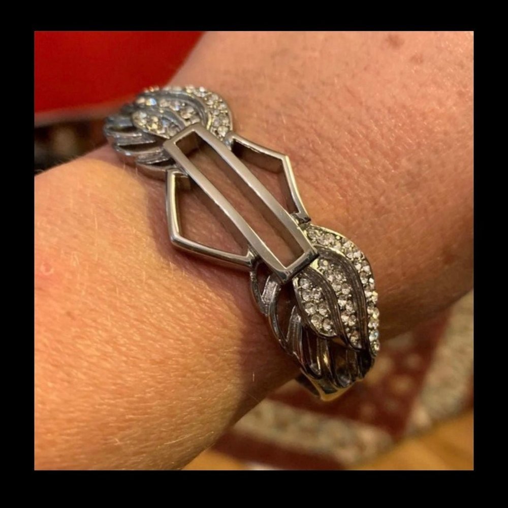 Angel Wing HD Clear Rhinestone Bracelet - Picture 3 of 5
